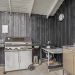 בית נופש Cozy Home In Vaeggerlose With Sauna Bøtø By